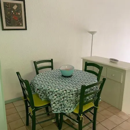 Saint-cyprien Avec Piscine דירה *